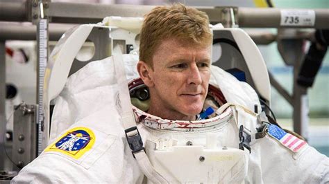 İ­n­g­i­l­i­z­ ­A­s­t­r­o­n­o­t­ ­U­z­a­y­d­a­ ­M­a­r­a­t­o­n­ ­K­o­ş­a­c­a­k­